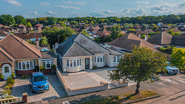 3 Bedroom Detached Bungalow For Sale In Park View Drive, Leigh-on-sea, SS9