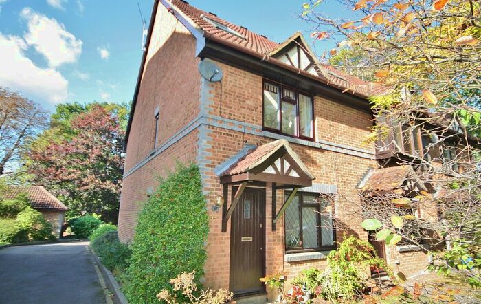 1 Bedroom Flat To Rent In Dorchester Court, Oriental Road, Woking, Surrey, GU22