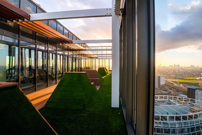 1 Bedroom Flat To Rent In Stratosphere, Stratford, London, E15