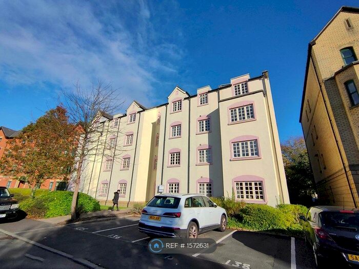 2 Bedroom Flat To Rent In Hadfield Close, Manchester, M14