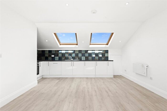 2 Bedroom Apartment For Sale In Northcote Road, London, SW11