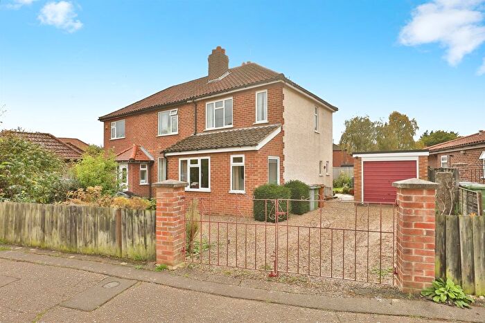 3 Bedroom Semi Detached House For Sale In Blenheim Road, Sprowston, Norwich, NR7