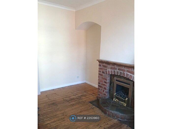 2 Bedroom End Of Terrace House To Rent In George Street, Wakefield, WF4