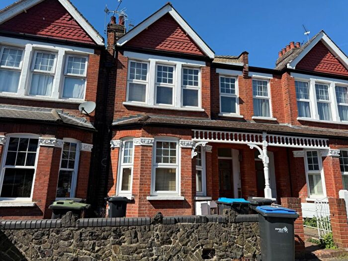 2 Bedroom Flat To Rent In Devonshire Road, Palmers Green, N13