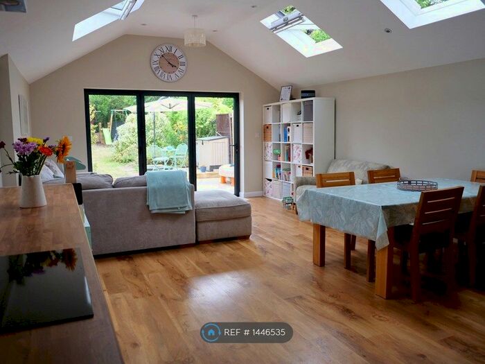 3 Bedroom Semi-Detached House To Rent In Borough Road, Dunstable, LU5