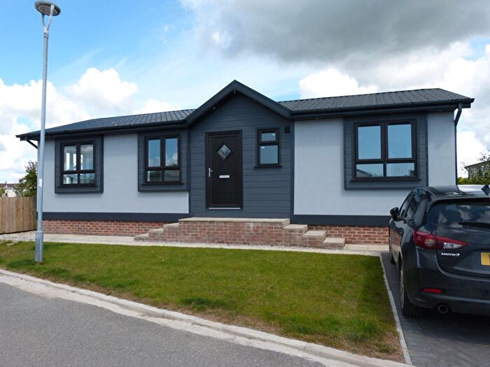 2 Bedroom Mobile/park Home For Sale In Manor Park, Penwithick, PL26
