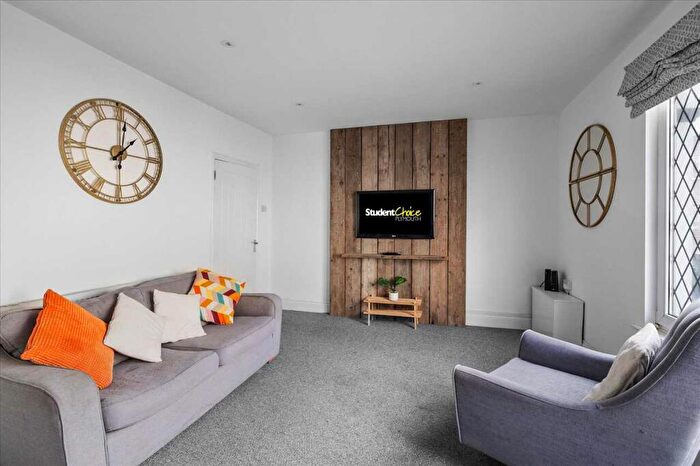 3 Bedroom Maisonette To Rent In Ebrington Street, Plymouth, PL4