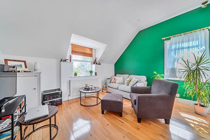 1 Bedroom Flat For Sale In Waldegrave Road, Teddington, TW11
