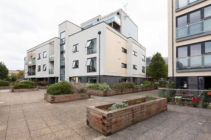 1 Bedroom Flat For Sale In Hillyfield, Walthamstow, E17
