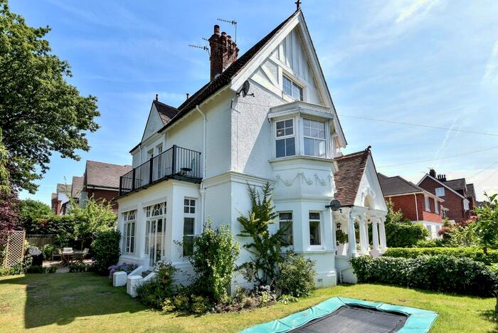 3 Bedroom Flat To Rent In Molyneux Park Road, Tunbridge Wells, TN4