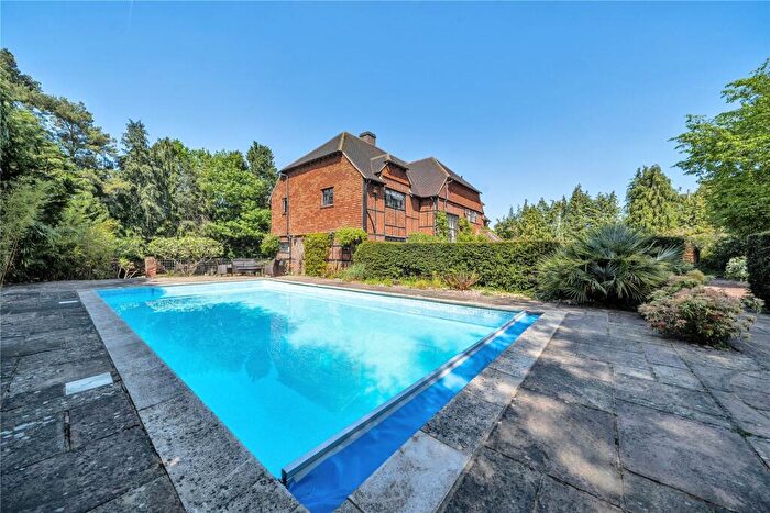 5 Bedroom Detached House For Sale In Carrick Lane, Yateley, Hampshire, GU46