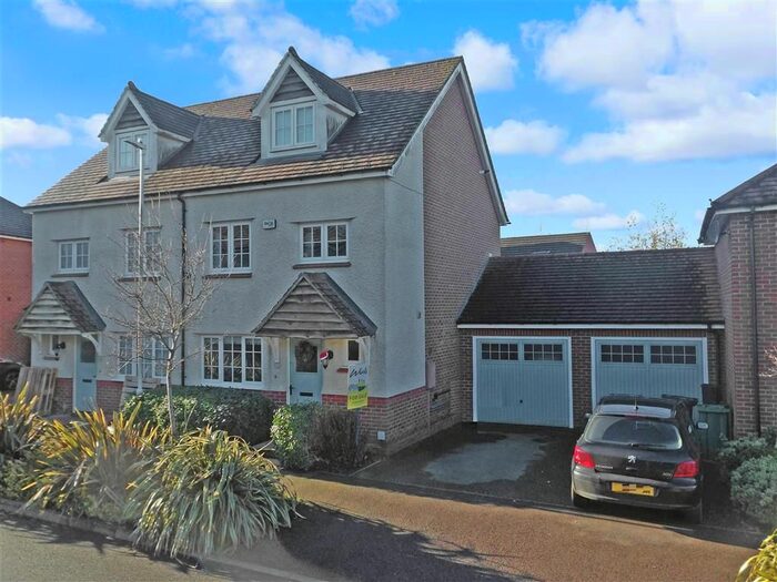 Houses for sale & to rent in ME15 9HP, Bell Road, Park Wood Maidstone