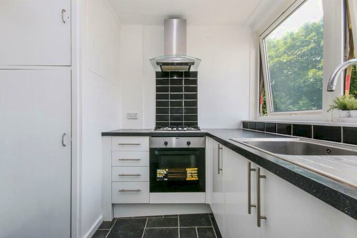 1 Bedroom Apartment To Rent In Blenheim Court, N19