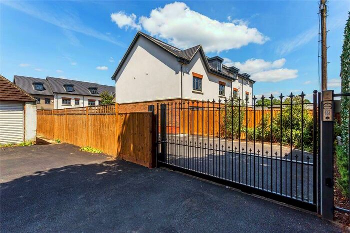 4 Bedroom End Of Terrace House To Rent In Woking, GU21