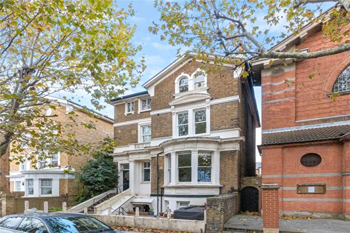 1 Bedroom Flat For Sale In Altenburg Gardens, Clapham Junction, SW11