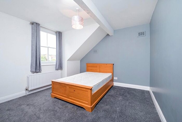 1 Bedroom Flat To Rent In Hadley Ridge, Barnet, North London, EN5
