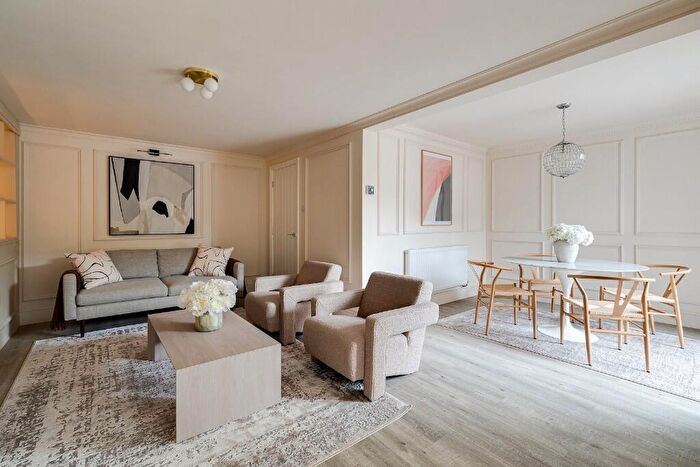 2 Bedroom Apartment For Sale In Grey Friars, Chester, CH1