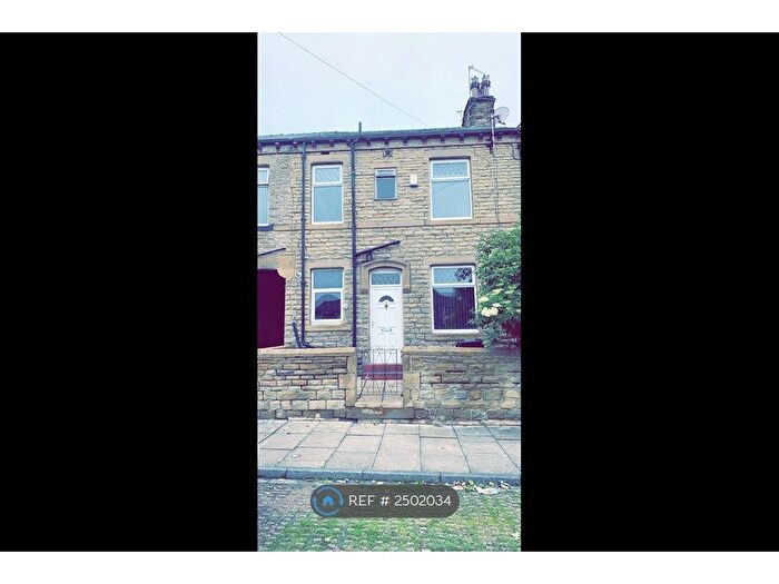 2 Bedroom Terraced House To Rent In Lonsdale Street, Bradford, BD3
