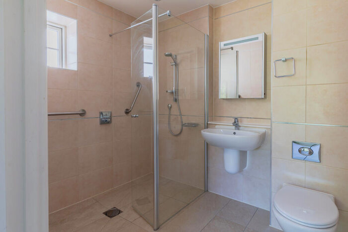 2 Bedroom Retirement Property For Sale In Templeton Road, RG17