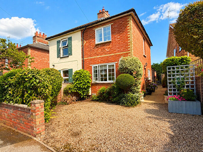 3 Bedroom Cottage For Sale In Rorkes Drift, Mytchett, GU16