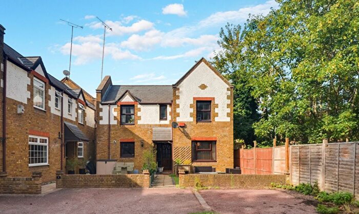 2 Bedroom Detached House For Sale In Sycamore Court, Blackheath Road, London, SE10