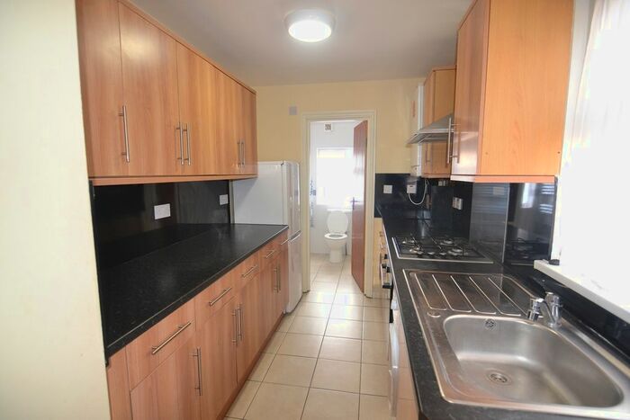 2 Bedroom Flat To Rent In Church Lane, Leytonstone, E11