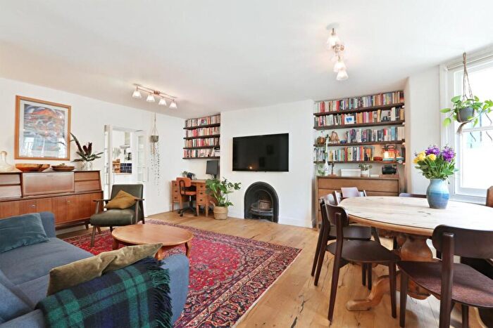2 Bedroom Flat For Sale In Eastlake Road, London, SE5