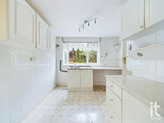 3 Bedroom Semi-Detached House For Sale In Windermere Road, High Lane, Stockport, SK6