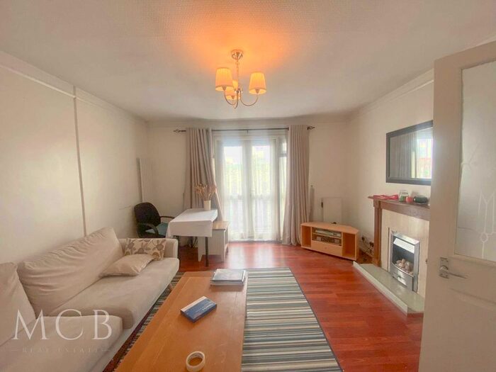 3 Bedroom Flat To Rent In Springwell Court, Springwell Road, Hounslow, TW4