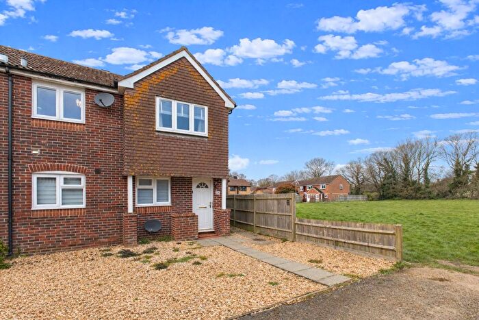 1 Bedroom Maisonette For Sale In Camelot Close, Horsham, RH13