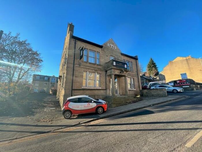1 Bedroom Apartment To Rent In High Street, Bradford, West Yorkshire, BD10