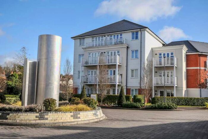 2 Bedroom Apartment To Rent In York House, High Wycombe, HP11