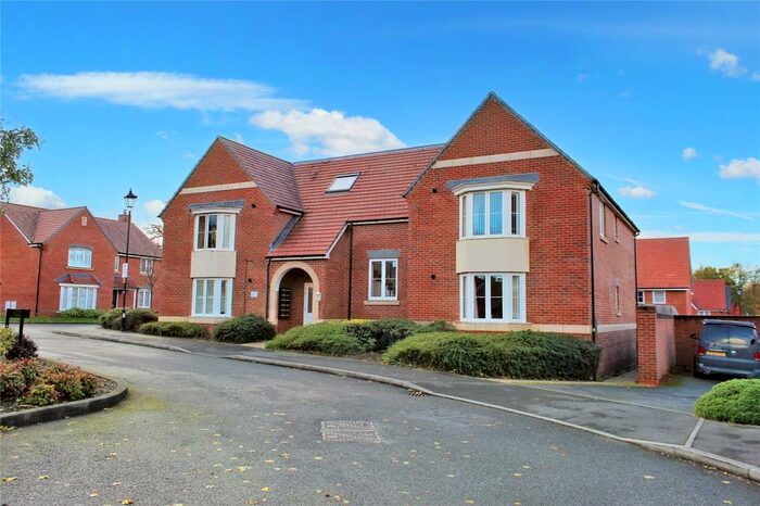 1 Bedroom Flat For Sale In Bramley Drive, Hartley Wintney, Hook, Hampshire, RG27