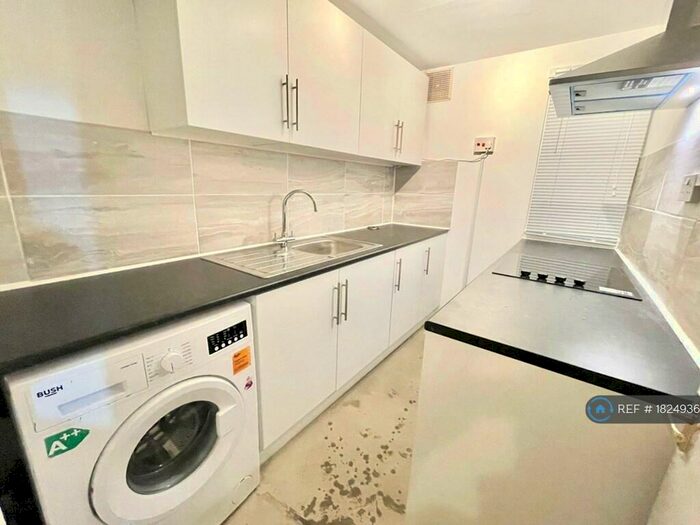 3 Bedroom Terraced House To Rent In London Road, Chippenham, SN15