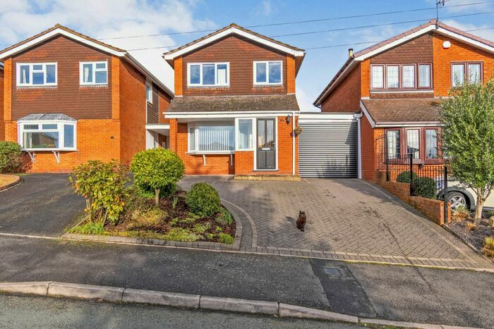 3 Bedroom Link Detached House For Sale In Himley Gardens, Dudley, West Midlands, DY3