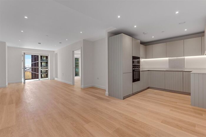 2 Bedroom Flat To Rent In Ellipse House, Royal Victoria Dock, E16