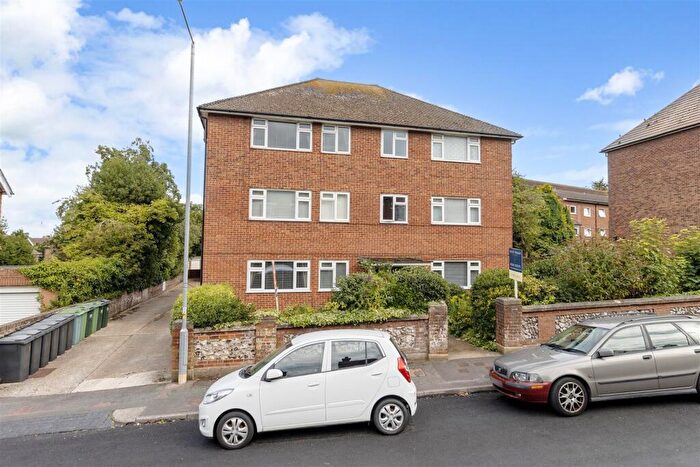 1 Bedroom Flat For Sale In Enys Road, Eastbourne, BN21