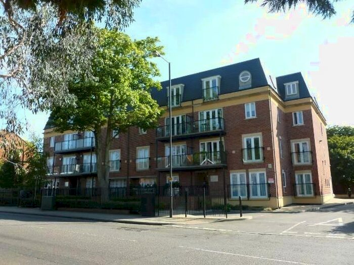 2 Bedroom Flat To Rent In Gray Court, Pinner, HA5