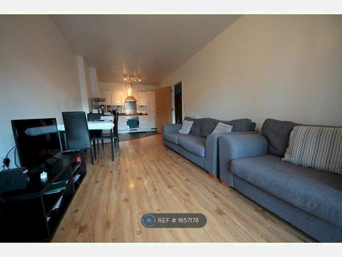 3 Bedroom Flat To Rent In Astral Court, Ruislip, HA4