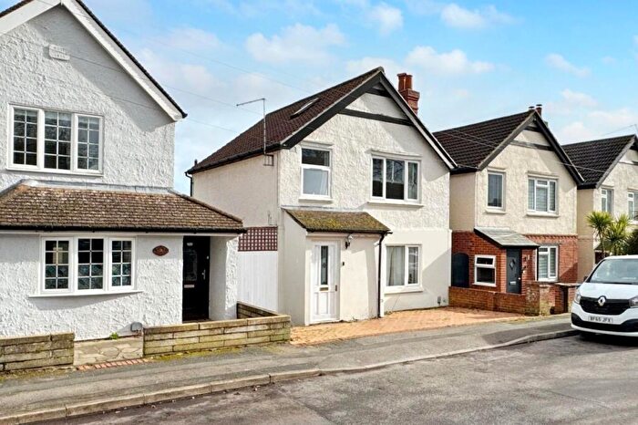 3 Bedroom House For Sale In Yeovil Road, Farnborough, GU14