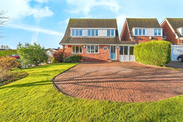 3 Bedroom Link Detached House For Sale In Giles Road, Lichfield, WS13