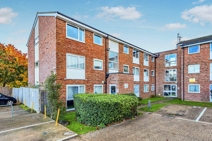 2 Bedroom Flat To Rent In Burns Drive, Hemel Hempstead, Hertfordshire, HP2