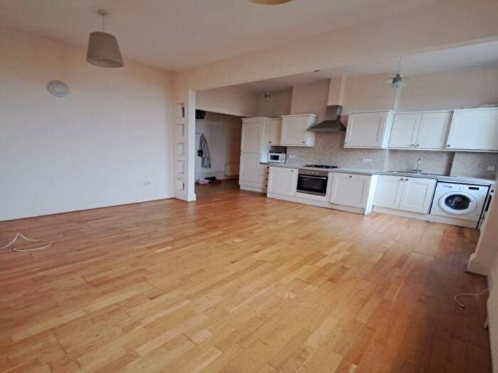 3 Bedroom Apartment To Rent In St. Pauls Avenue, London, NW2