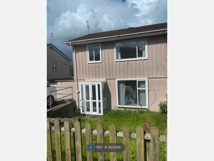3 Bedroom Semi-Detached House To Rent In Sycamore Avenue, Redditch, B98