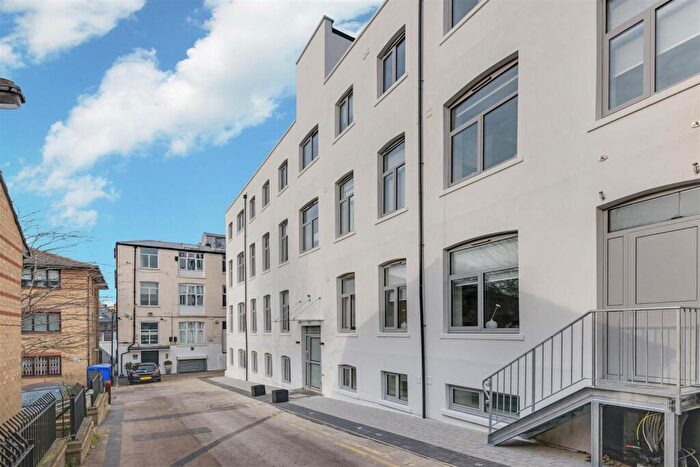 3 Bedroom Flat To Rent In Fortess Road, NW5