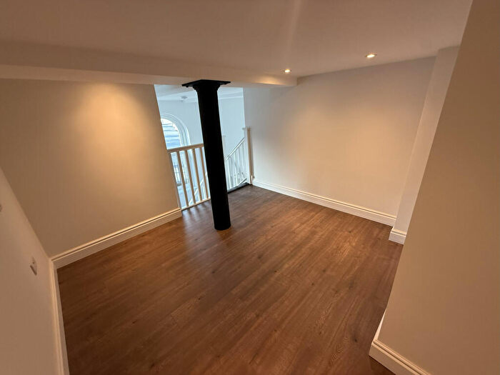 Studio To Rent In - Friern Barnet Road, London, N11