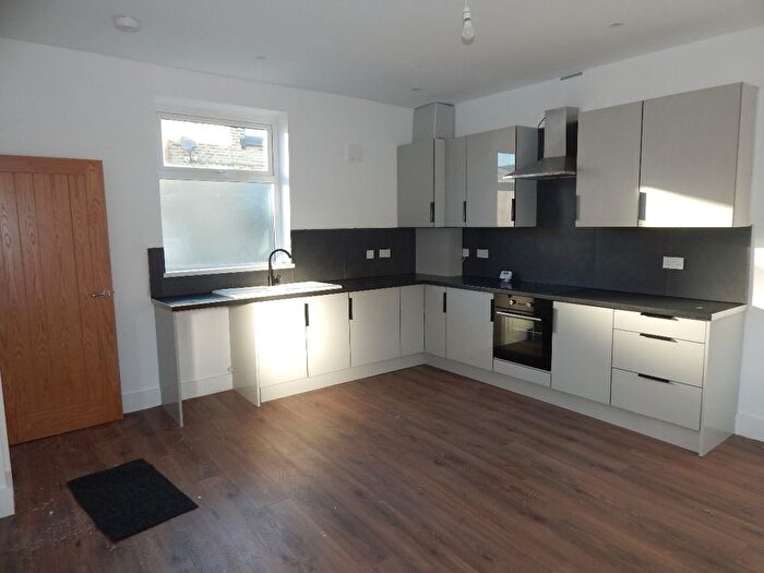 2 Bedroom Terraced House To Rent In Park Street, Heckmondwike, WF16