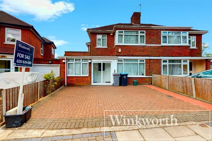 4 Bedroom Detached House To Rent In Beverley Drive, Edgware, HA8