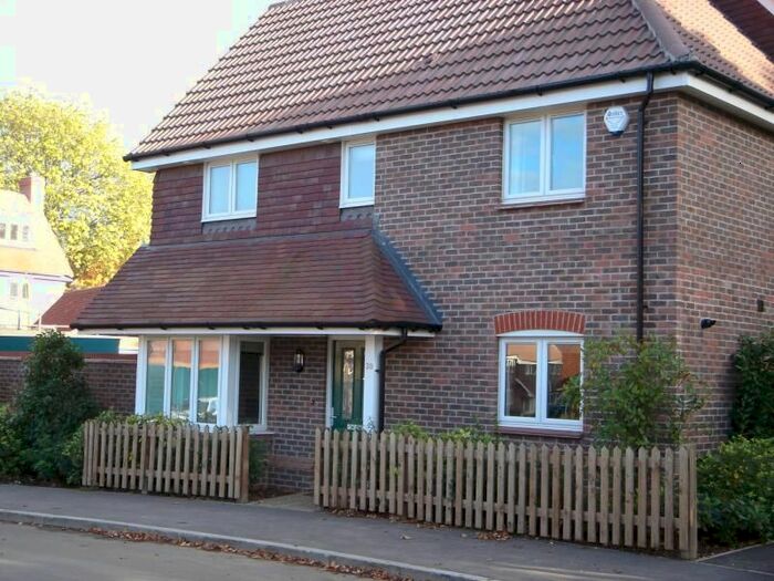 3 Bedroom Detached House To Rent In Forster Road, Guildford, Surrey, GU2