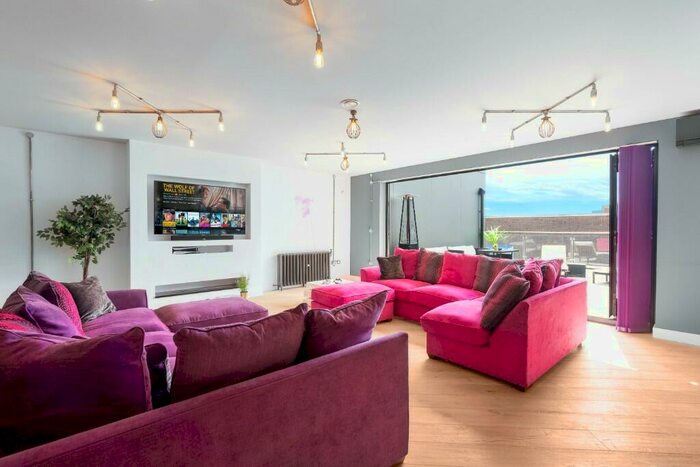 2 Bedroom Apartment To Rent In Marshall Street, Birmingham, B1